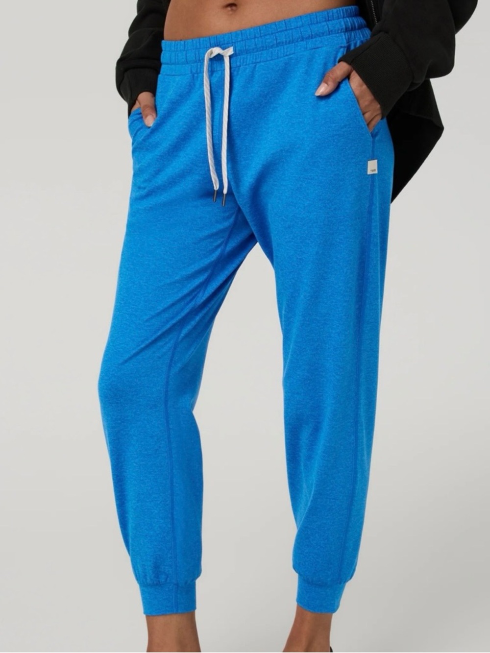 Vuori Performance Jogger Pants in Regatta Blue Size M